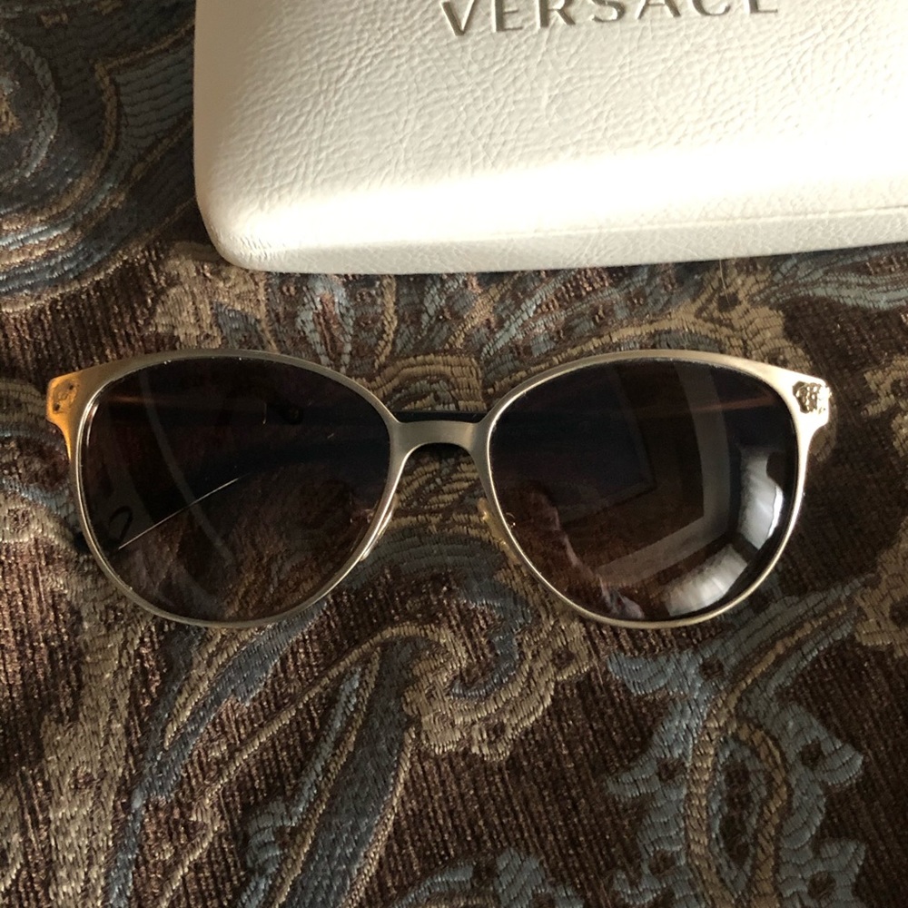 Sunglasses - Picture 3 of 5
